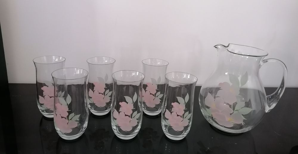 Conjunto de 1 jarro com 6 copos