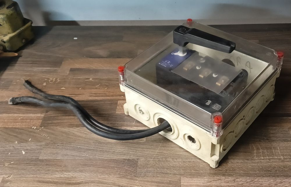 Rozłącznik izolacyjny Apator RA 250