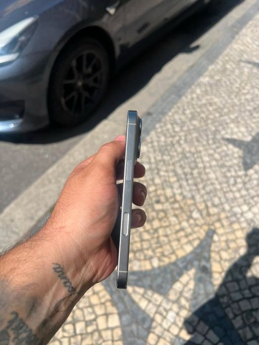 iPhone 16 Pro 256GB Natural Titanium – Excelente Estado – 93% Saúde