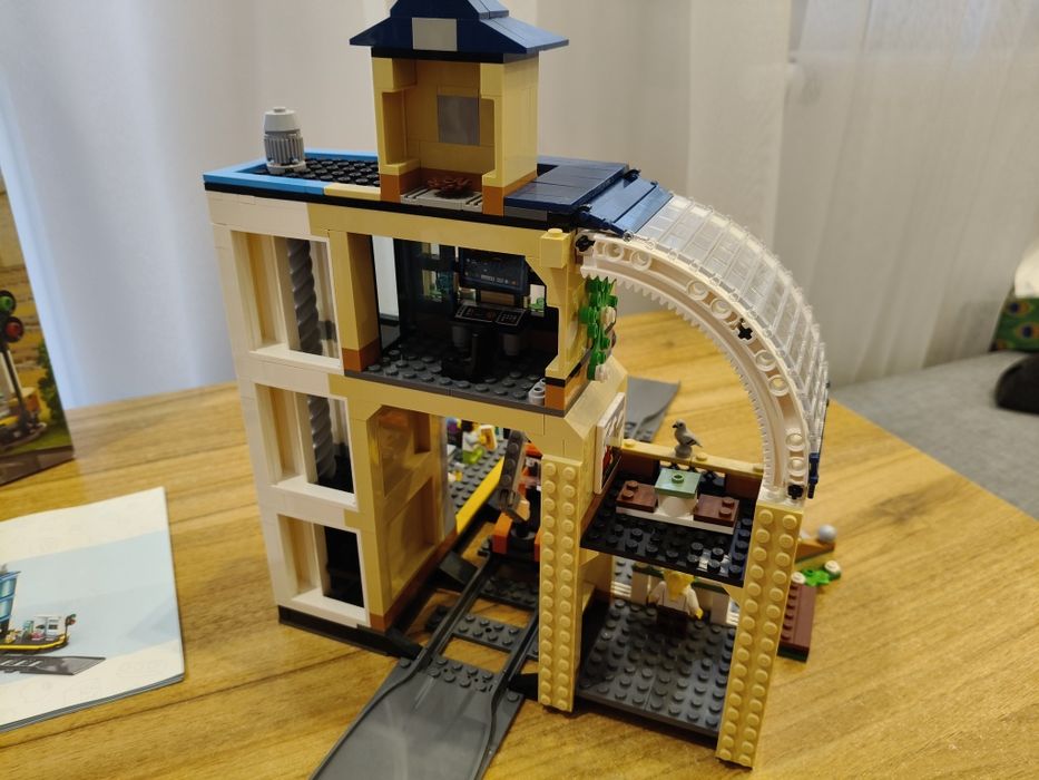 Sprzedam oryginalne klocki LEGO 60469 Centralny dworzec kolejowy