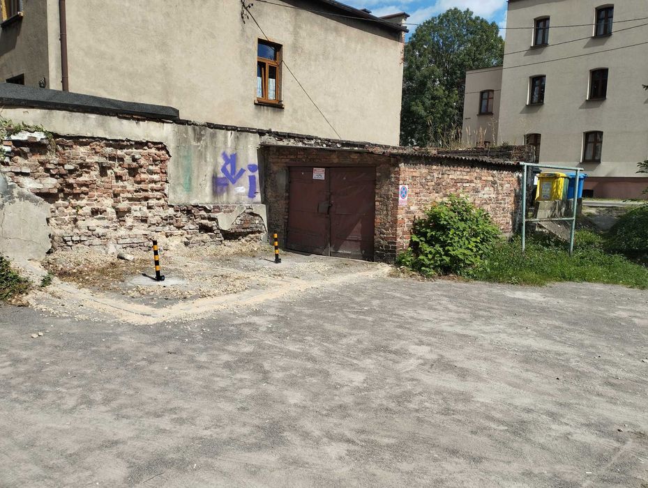 Garaż Magazyn Parking wraz z 2 miejscami parkingowymi 30 m2 Katowice !