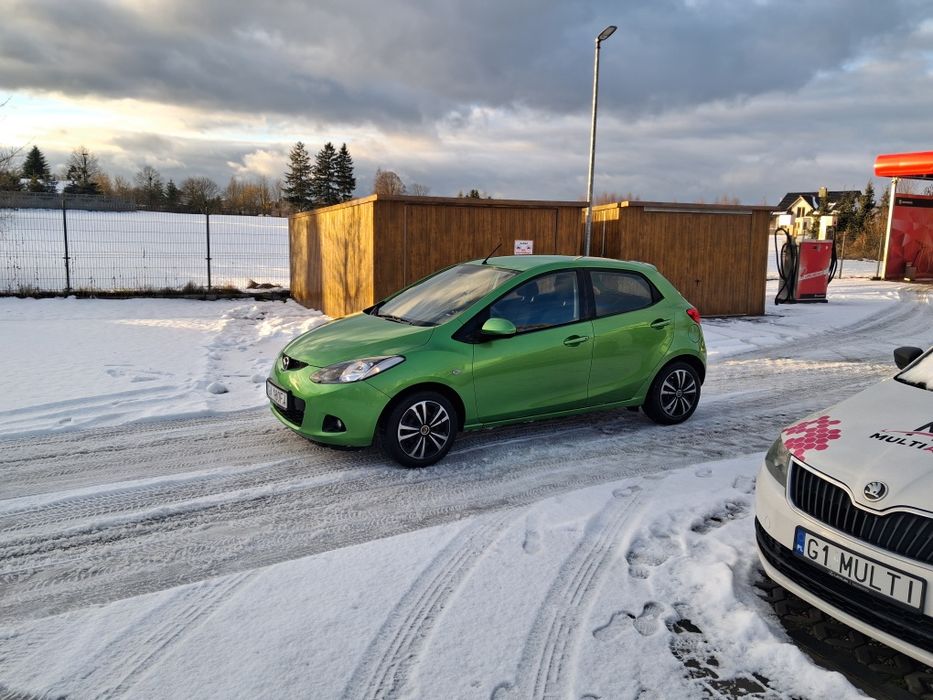 Mazda 2  1.4 benz 2008 rok