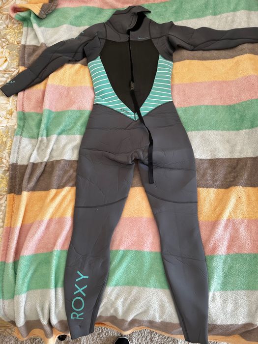 Fato de surf feminino da Roxy praticamente sem uso.