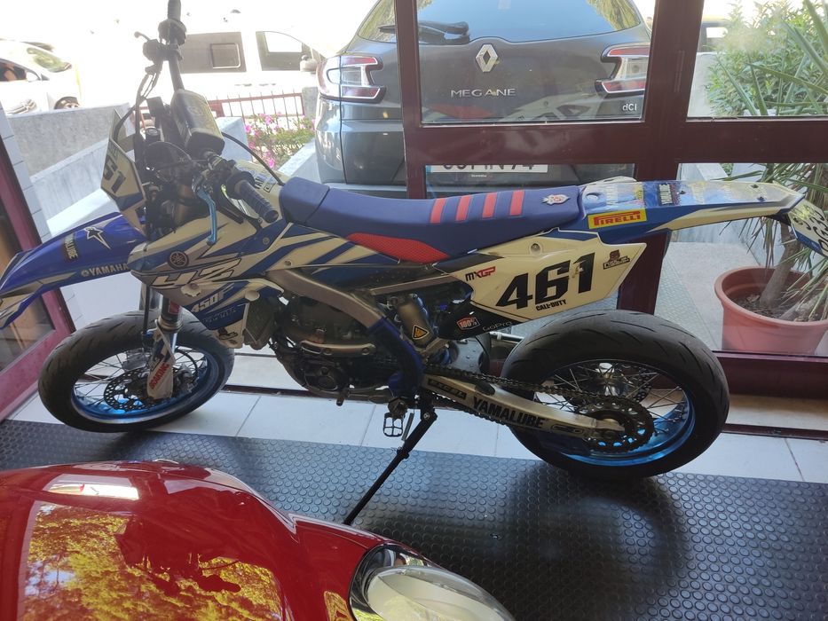 Yamaha YZ 450 F com matrícula