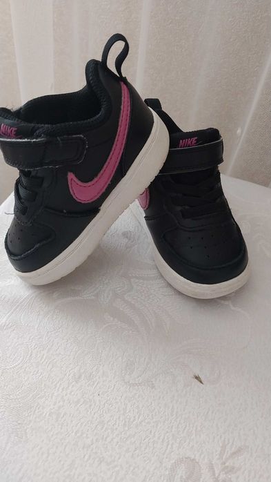 Продам дитячі шкіряні кросовочки Nike
