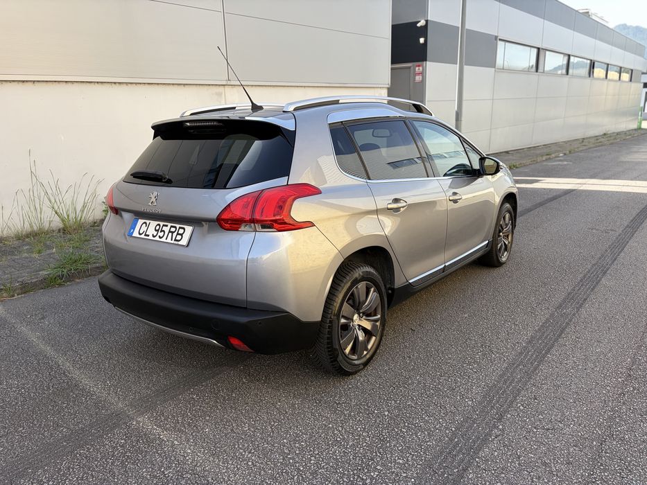 Peugeot 2008 1.2 Allure - Teto Panorâmico