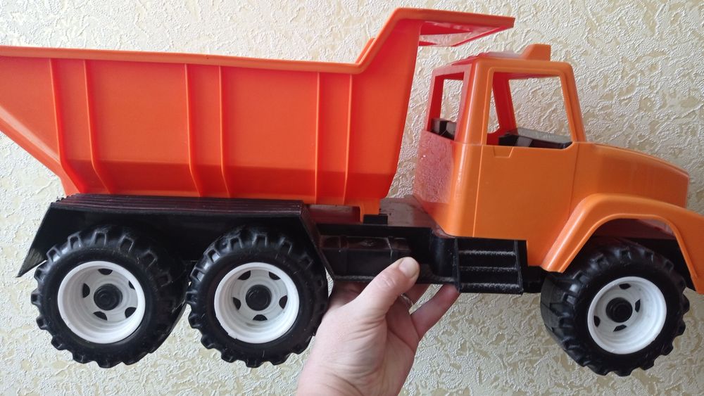 Самосвал дитячий