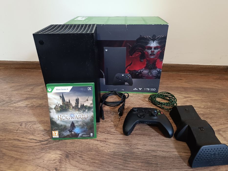 XBOX SERIES X SSD 1TB z napędem + gry Diablo IV i Hogwarts Legacy