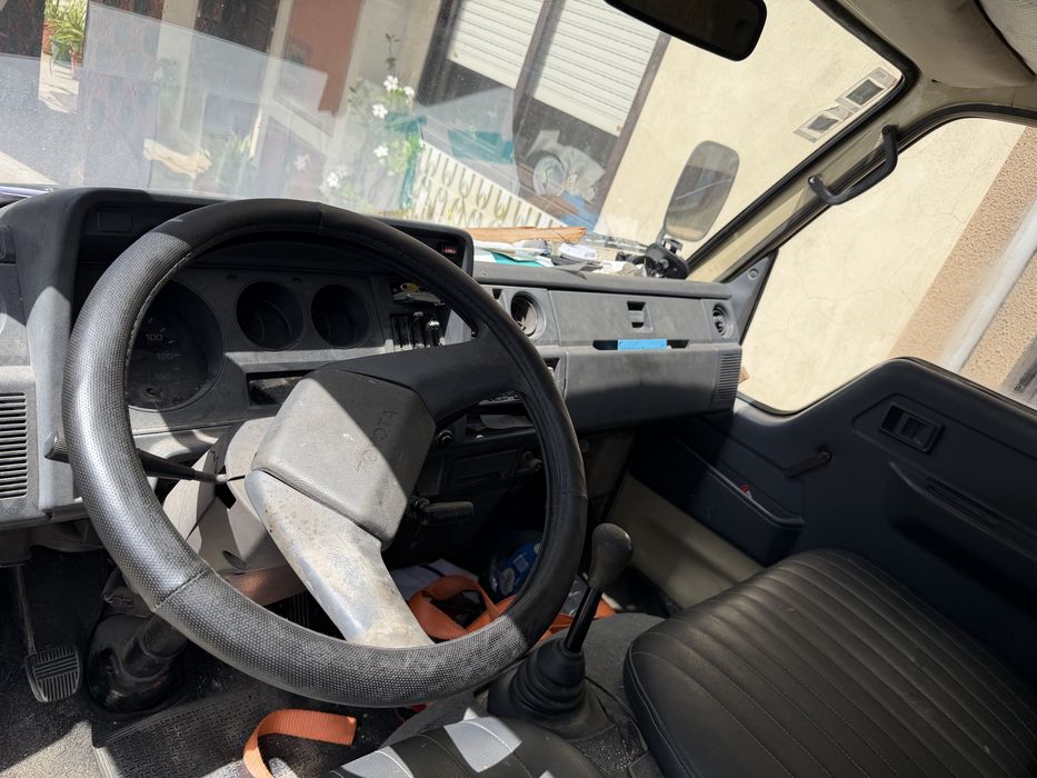 Toyota Dyna 150 7 comercial ligeiros