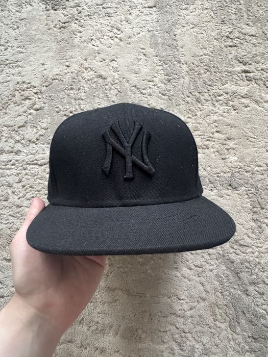 Чорна кепка New Era