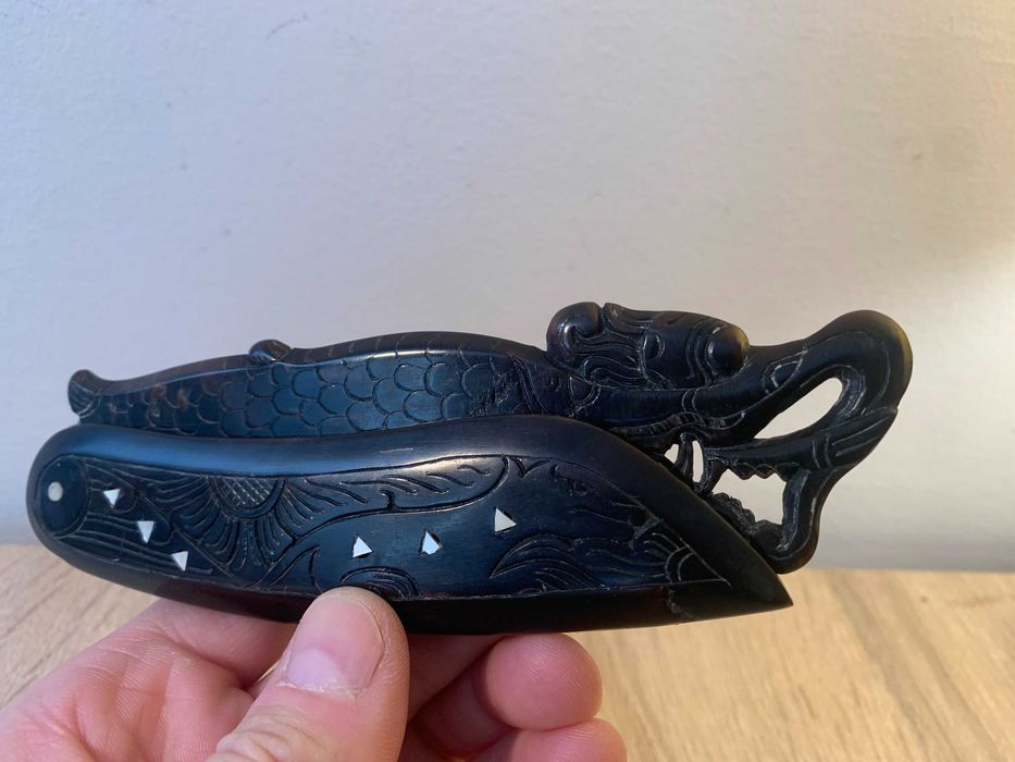 składany pięknie zdobiony ręcznie robiony grzebień z rogu, Vintage