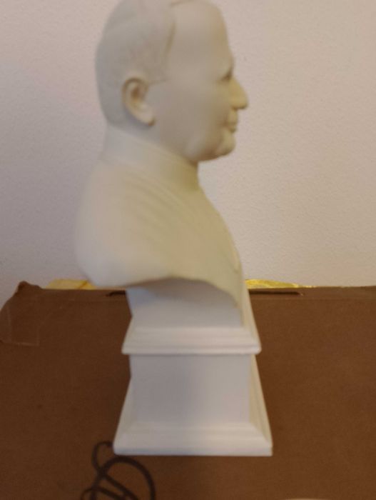 Popiersie gipsowe Jana Pawła II