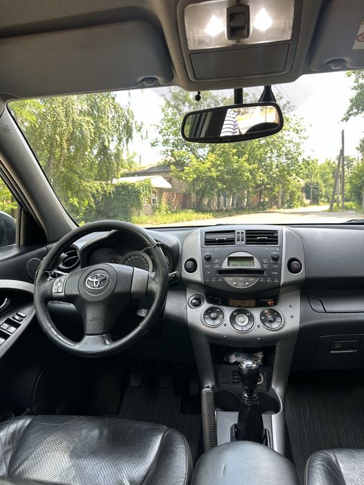 Toyota Rav 4 ,2.2 дизель/повний привід/ механіка.В доброму стан