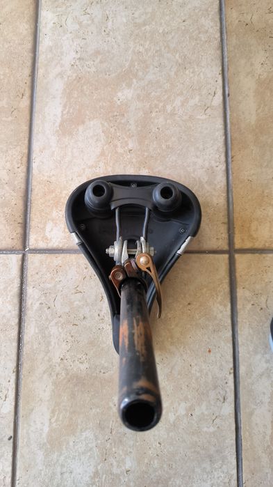 Variable-size bicycle saddle444403717883842561