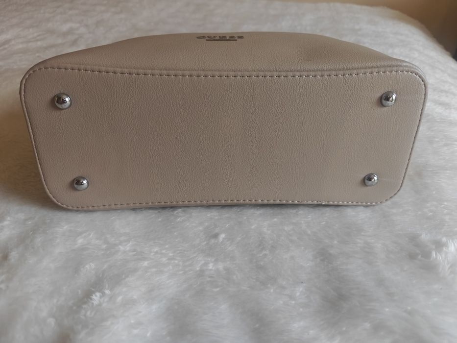 Nowa torebka Guess beżowa nude elegancka shopper kuferek stan idealny