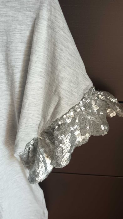 T-shirt em cinzento da Sfera