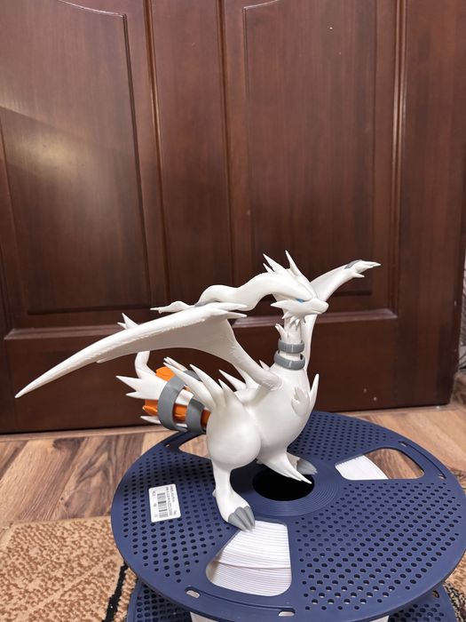 Reshiram figurka