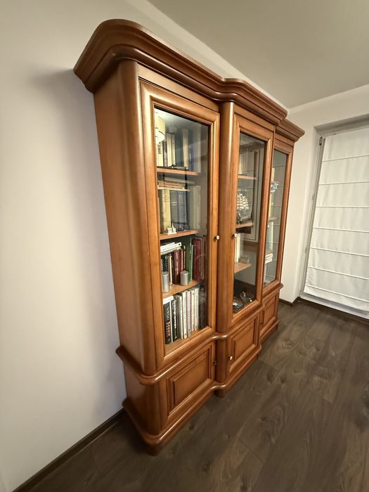 Solidna biblioteka drewniana