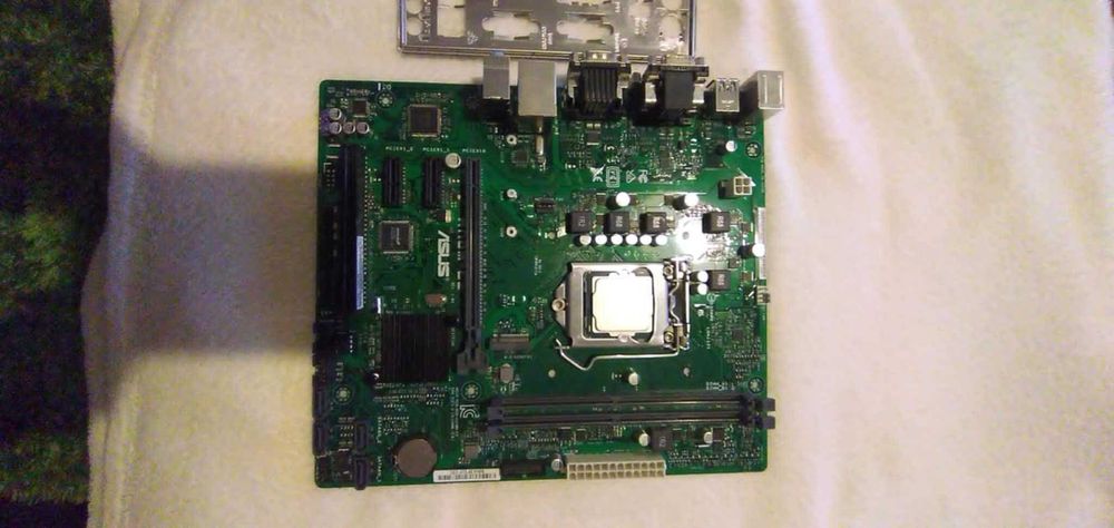 Motherboard Asus h110m-c2 com CPU  i3-7100