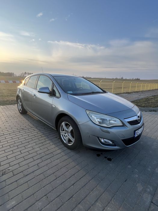 Opel astra J 2010r