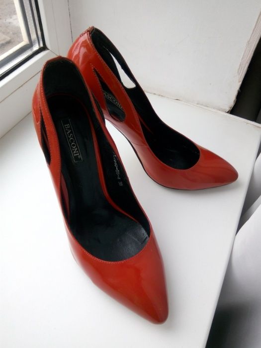 Красные туфли лодочки