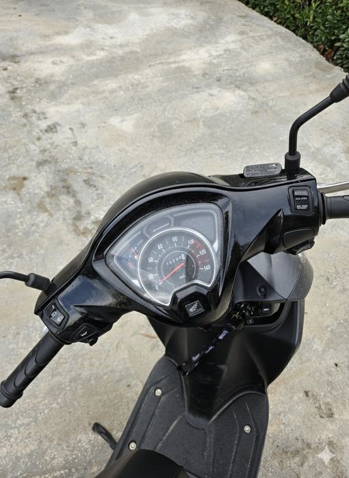 Honda Vision 110 à Venda!