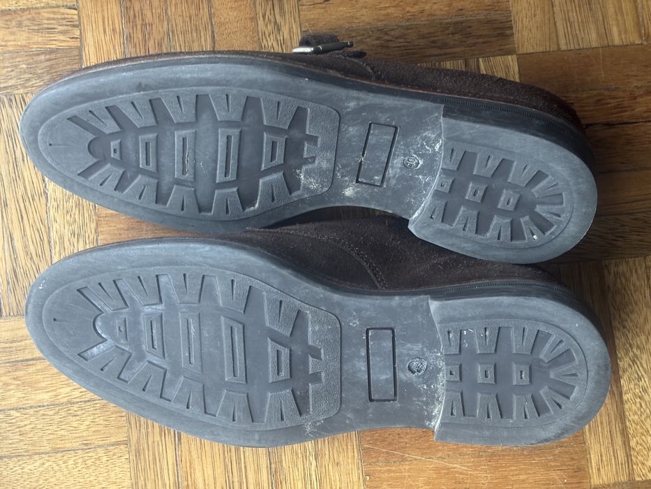 Sapatos camurça castanhos com fivela n. 40