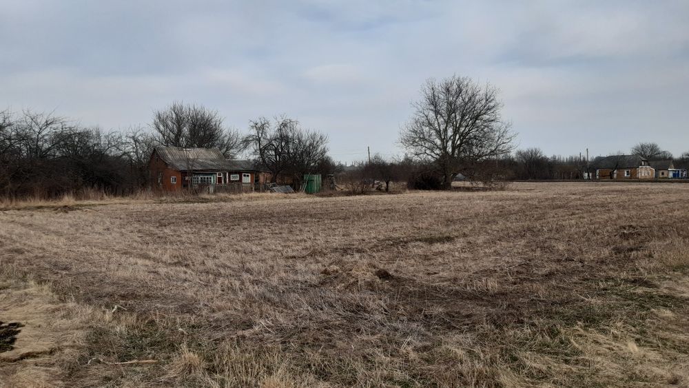 Продам земельну ділянку з будинком