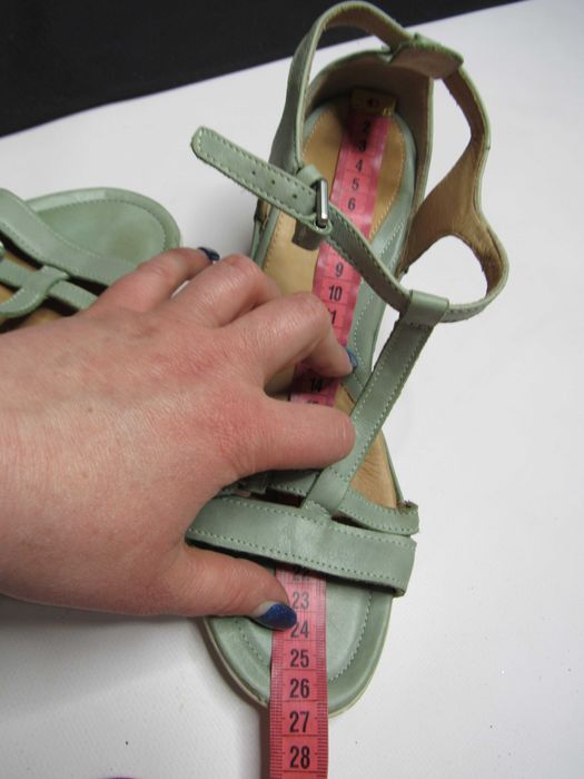 Продам босоніжки ЕССО