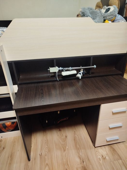 Ліжко горище з матрацом та  викотним столом