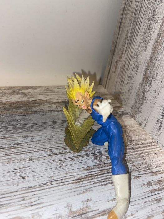 Estátuas Dragon Ball (Goku e Vegeta)