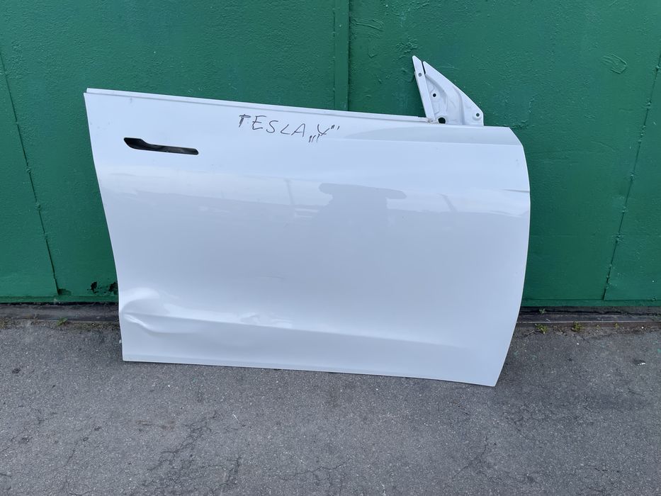 Двері праві передні тесла tesla Y my вай