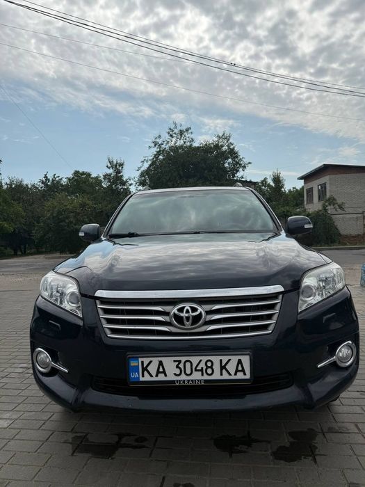 Продам доглянутий автомобіль TOYOTA  RAV4