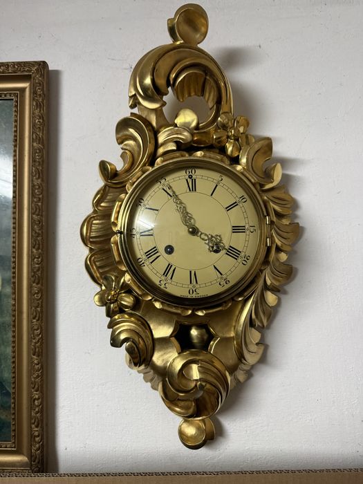 Stary zegar wiszący sprawny