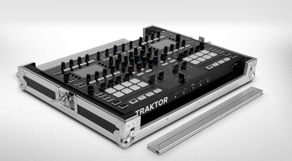 NI Traktor Kontrol S8 - Controlador DJ PRO + Hardcase + 3 Extras