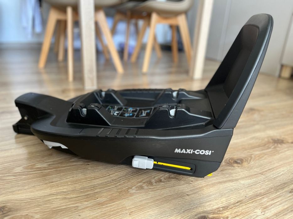 Fotel z bazą Maxi Cosi Pearl Pro 2 iSize