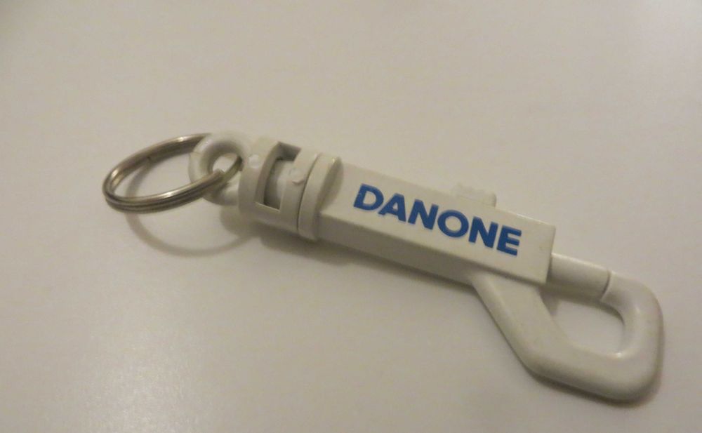Porta chaves Danone + Caneca Danone - Tudo antigo mas Novo