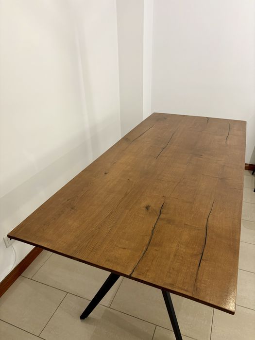 Mesa de Madeira Maciça com estrutura com reforço metálico
