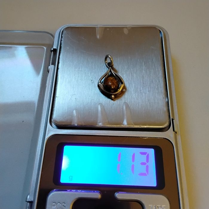 Bursztynowa zawieszka