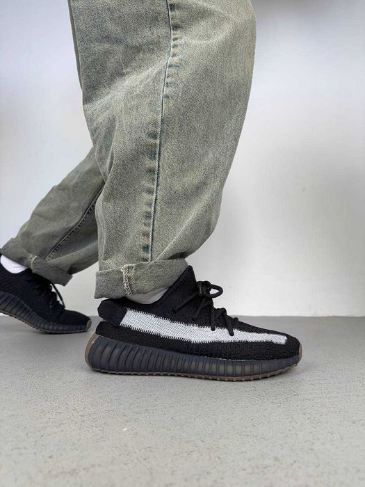 Кросівки Adidas Yeezy Boost 350 v2 Black white line premium