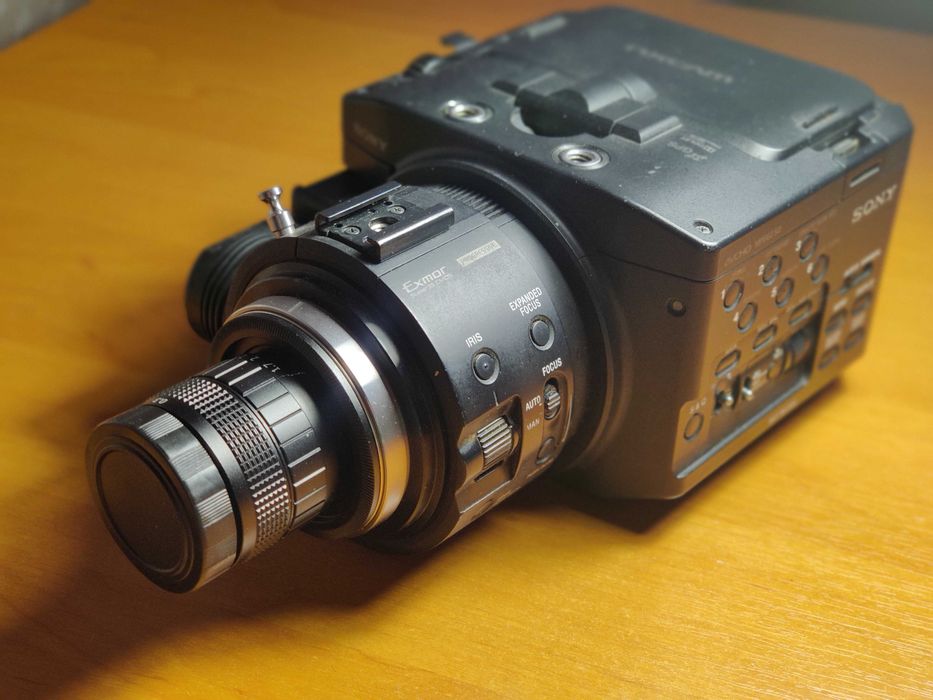 Продам професійну відеокамеру Sony NEX-FS100 в хорошому стані. Київ