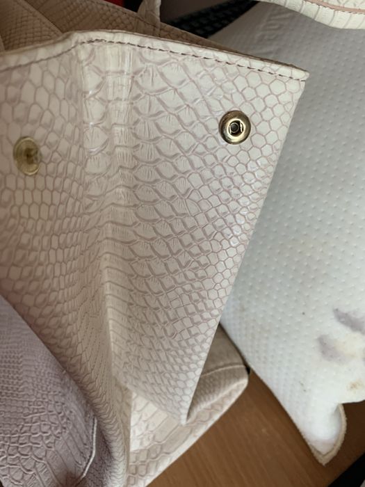 Mala Guess nova com pochete rosa