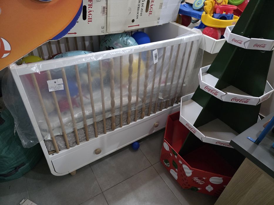 Berço com colchao como novo