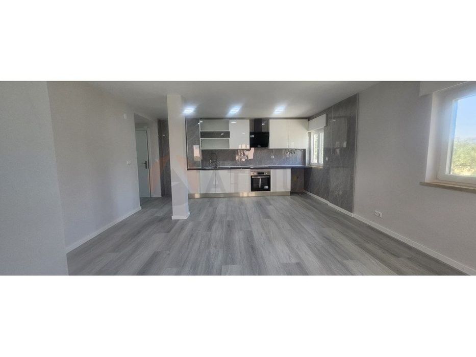 T2 Completamente remodelado em Corroios + Arrecadação.