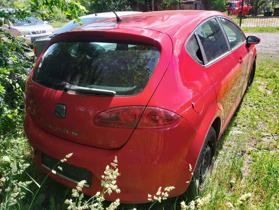 Seat Leon drzwi tylna klapa
