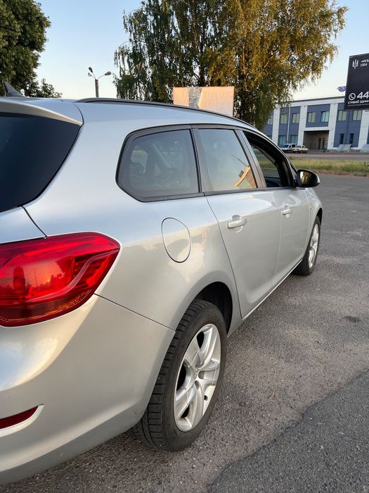 Автомобіль Opel Astra J