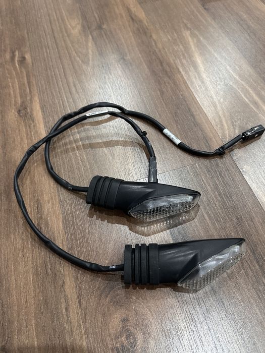 Piscas pequenos Ducati