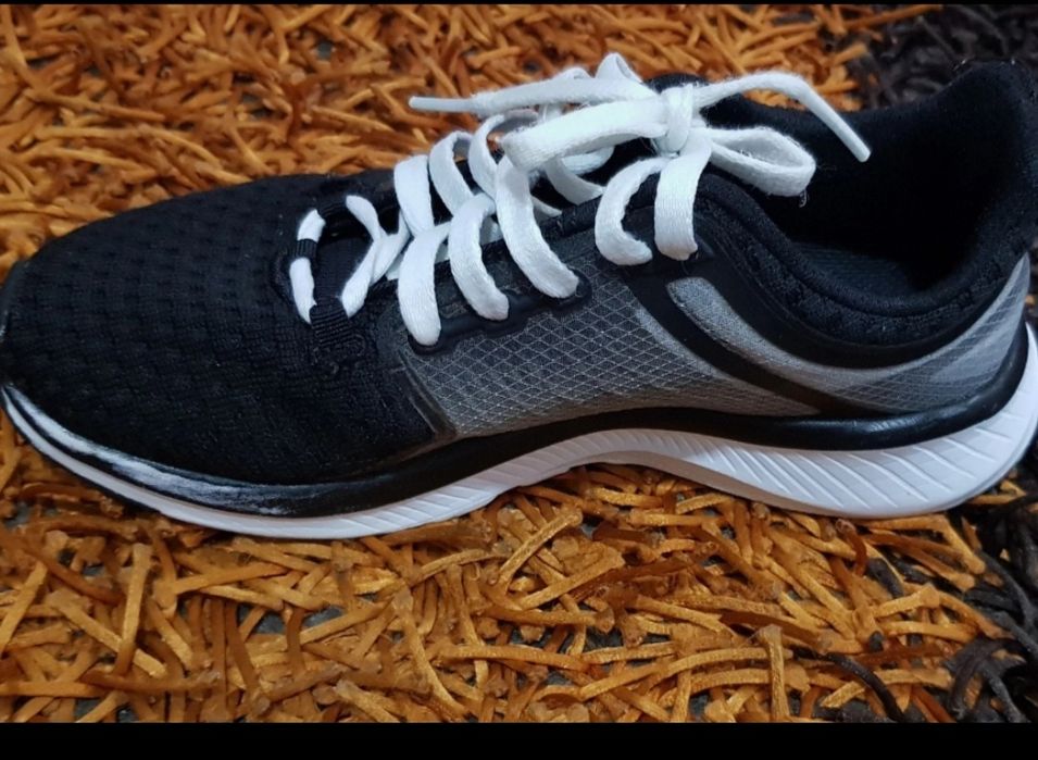 Sapatilhas pretas e branca Fila