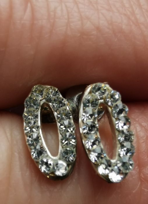 Sprzedam kolczyki srebrne sztyfty wkręcane (próba 925)