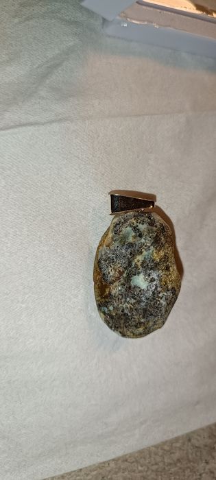 wisiorek z bursztynu